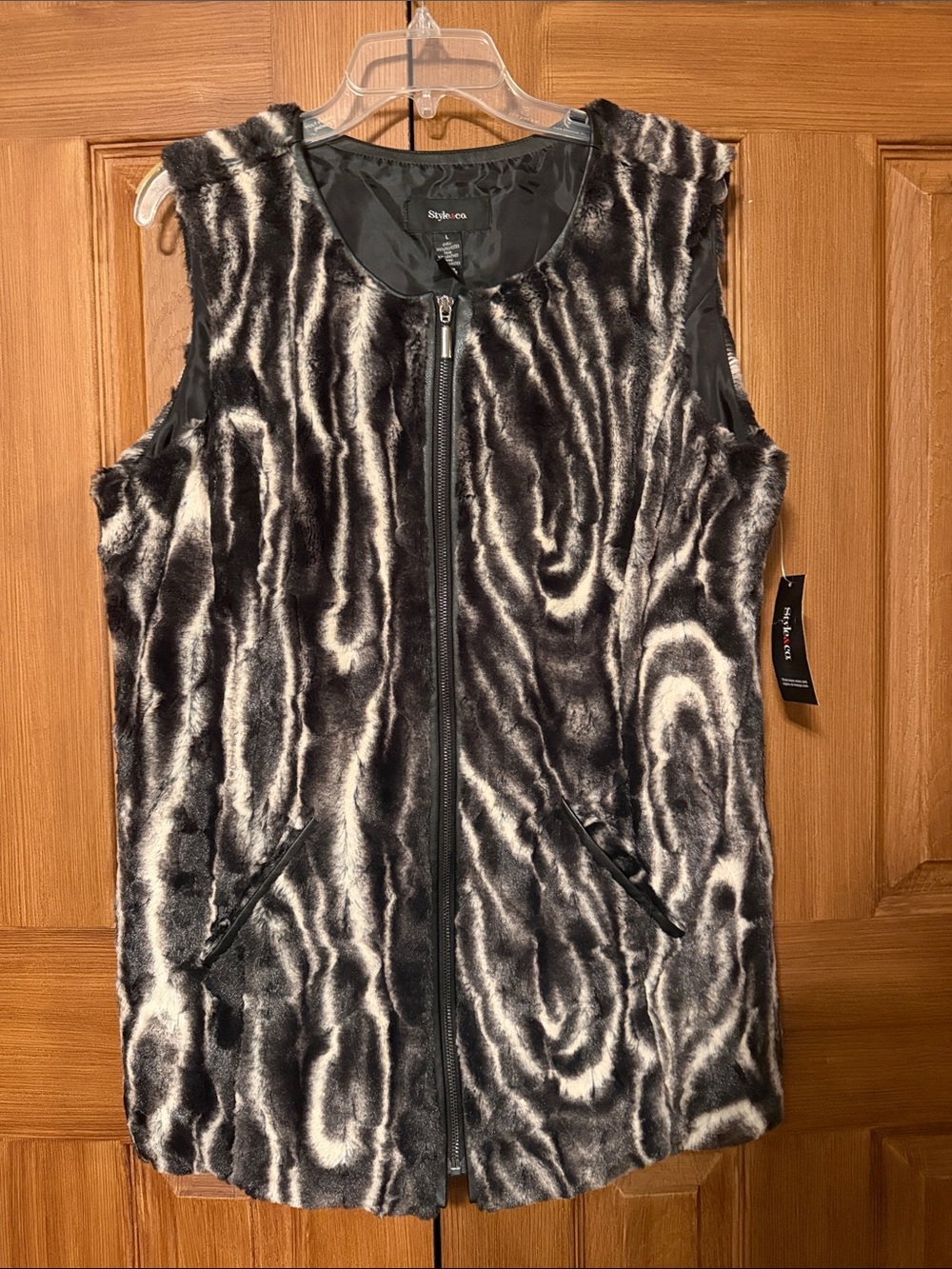 Style&Co Womens Black White Animal Print Faux Fur Front Zip Vest Size L NWT